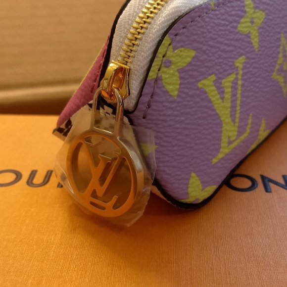 Louis Vuitton MONOGRAM GIANT ELIZABETH Pouch - Picture 7 of 8